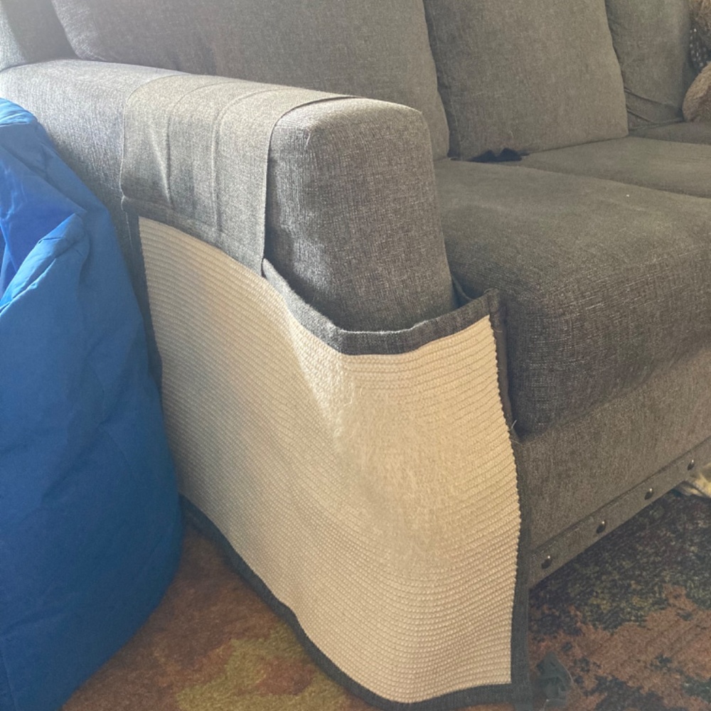 Cat Furniture protector and scratching post - Picture 3 of 7
